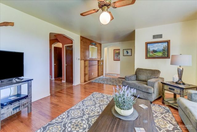 43004 196th Avenue SE, Enumclaw, WA 98022