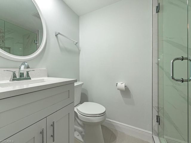 17 High Point CIR N # 106, Naples, FL 34103