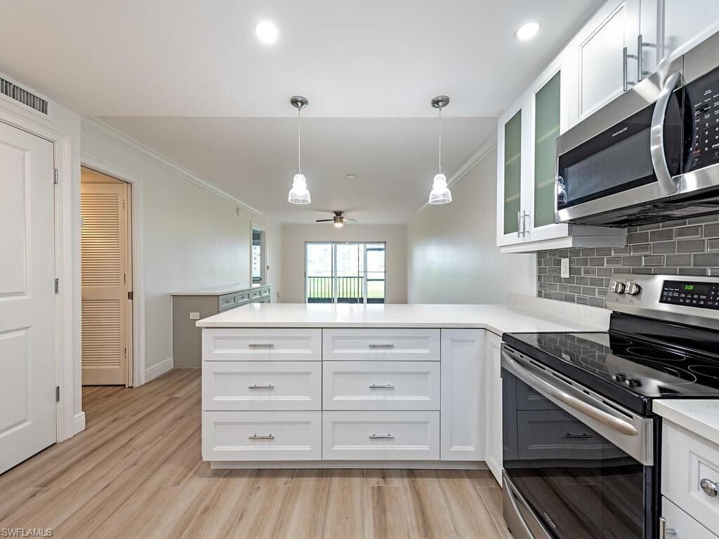 17 High Point CIR N # 106, Naples, FL 34103