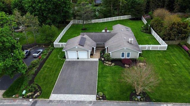 12 Buccaneer Lane, East Setauket, NY 11733