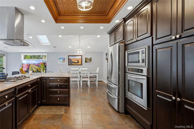 12 Buccaneer Lane, East Setauket, NY 11733