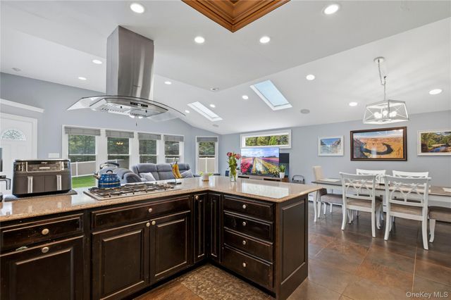 12 Buccaneer Lane, East Setauket, NY 11733