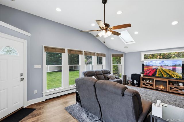 12 Buccaneer Lane, East Setauket, NY 11733