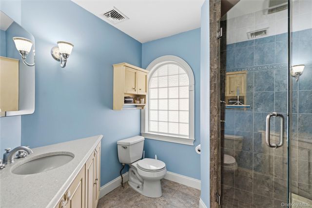 12 Buccaneer Lane, East Setauket, NY 11733