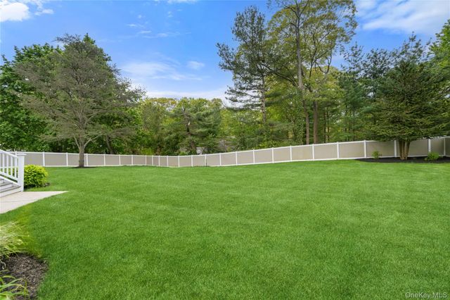 12 Buccaneer Lane, East Setauket, NY 11733