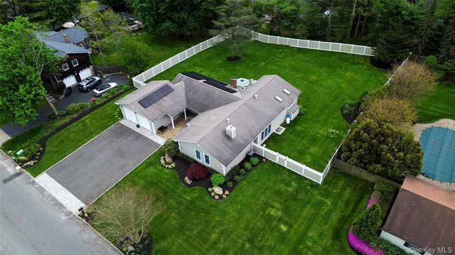 12 Buccaneer Lane, East Setauket, NY 11733
