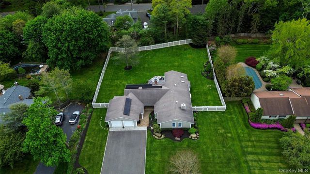 12 Buccaneer Lane, East Setauket, NY 11733