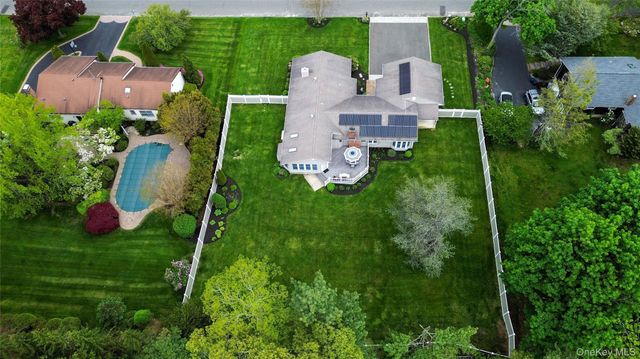 12 Buccaneer Lane, East Setauket, NY 11733