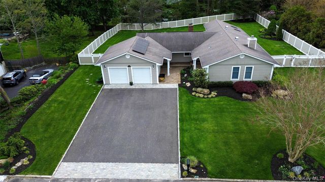 12 Buccaneer Lane, East Setauket, NY 11733