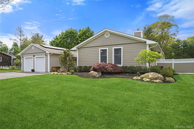 12 Buccaneer Lane, East Setauket, NY 11733