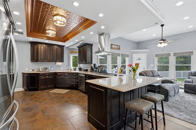 12 Buccaneer Lane, East Setauket, NY 11733