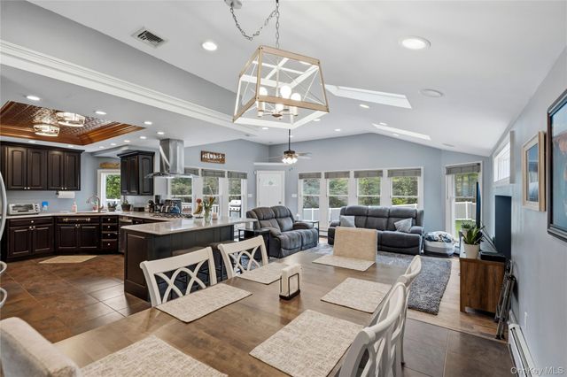 12 Buccaneer Lane, East Setauket, NY 11733