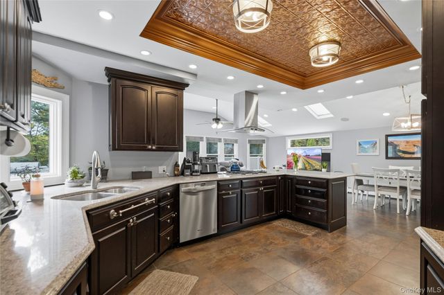 12 Buccaneer Lane, East Setauket, NY 11733