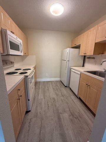 760 SE 2nd Avenue D112, Deerfield Beach, FL 33441