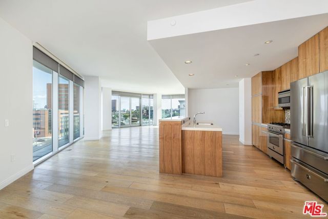 8500 Burton Way 411, Los Angeles, CA 90048