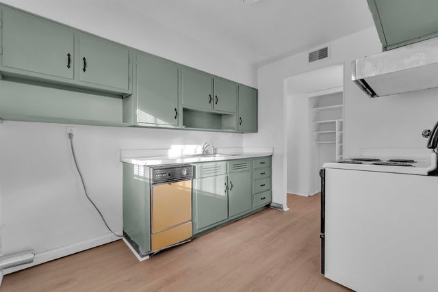 2922 WALKER AVE, Memphis, TN 38111