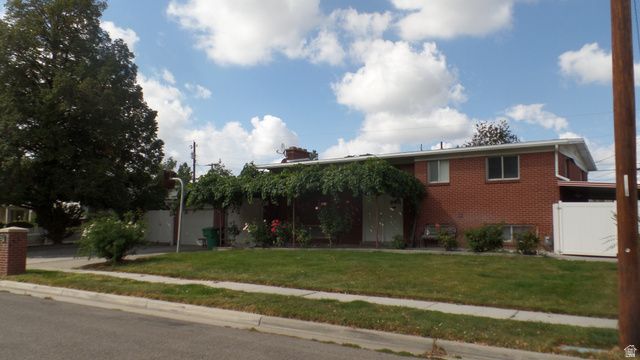 4932 S PINEHILL DR, Murray, UT 84107