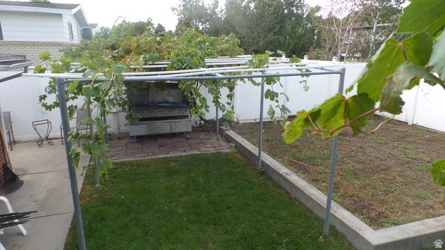 4932 S PINEHILL DR, Murray, UT 84107