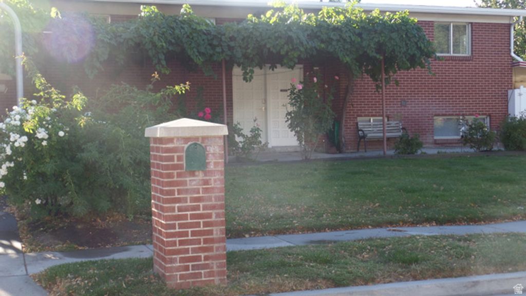 4932 S PINEHILL DR, Murray, UT 84107