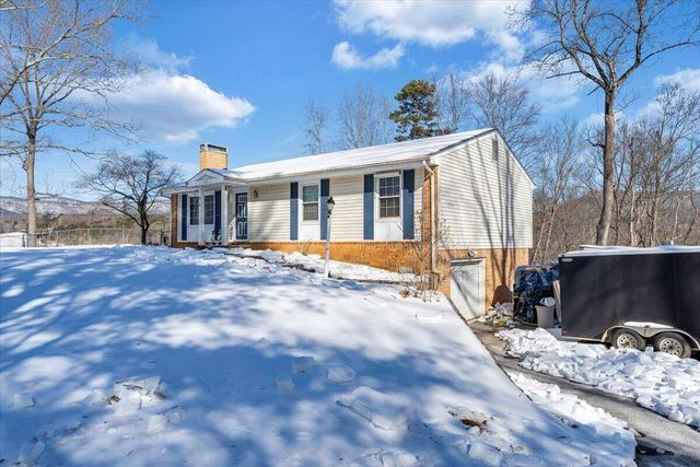 135 Silverbirch DR, Blue Ridge, VA 24064