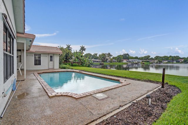 1721 SW 69th Avenue, Plantation, FL 33317