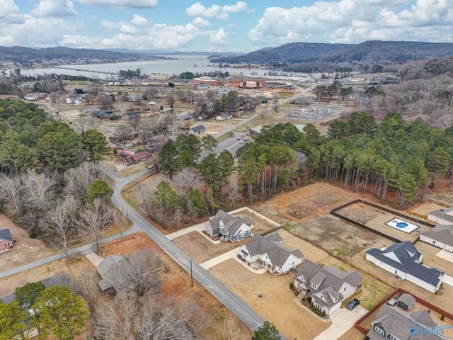5107 Spring Creek Drive, Guntersville, AL 35976