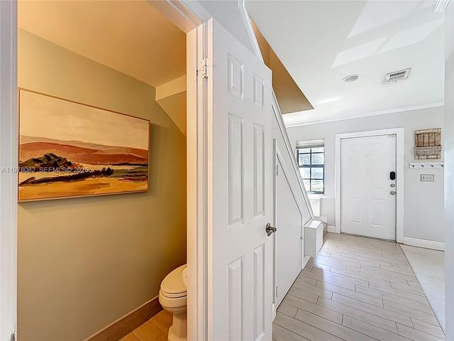 2128 NE 9th Ave, Wilton Manors, FL 33305