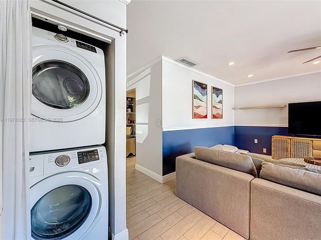 2128 NE 9th Ave, Wilton Manors, FL 33305