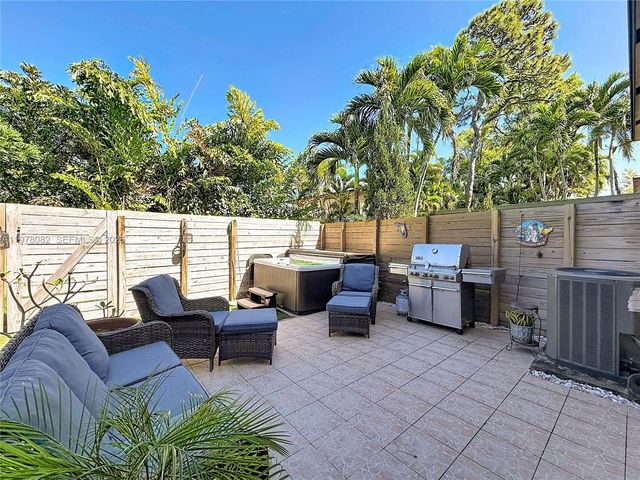 2128 NE 9th Ave, Wilton Manors, FL 33305
