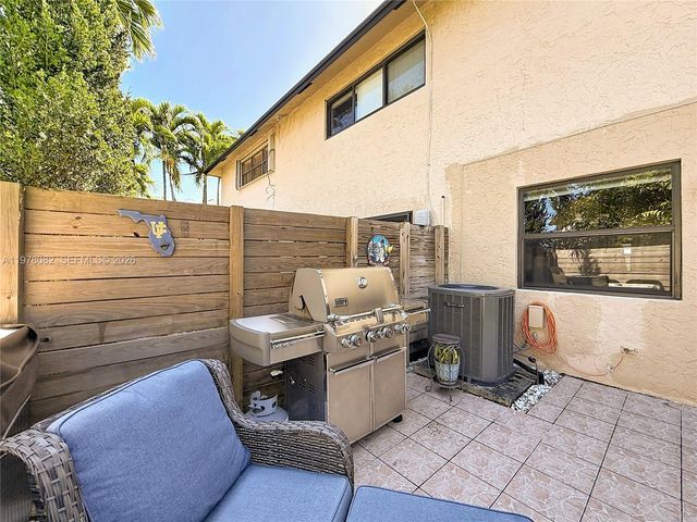 2128 NE 9th Ave, Wilton Manors, FL 33305