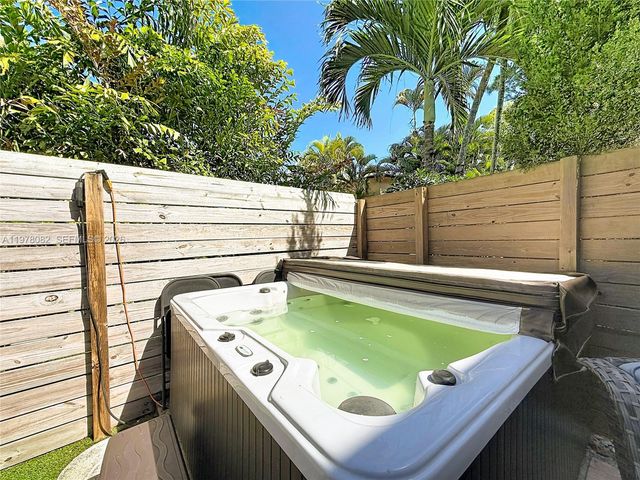 2128 NE 9th Ave, Wilton Manors, FL 33305