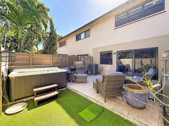 2128 NE 9th Ave, Wilton Manors, FL 33305