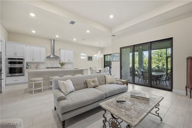 2048 Yellowfin CIR, Naples, FL 34114