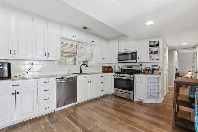 500 W Rucker Street, Granbury, TX 76048