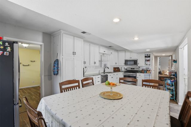 500 W Rucker Street, Granbury, TX 76048