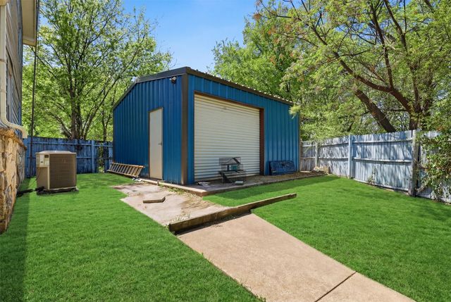 500 W Rucker Street, Granbury, TX 76048