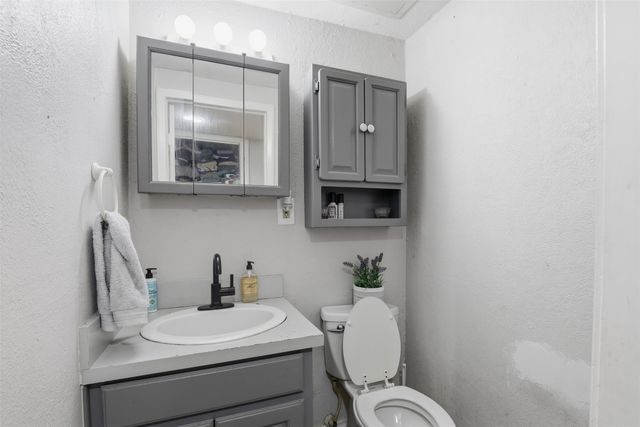 500 W Rucker Street, Granbury, TX 76048