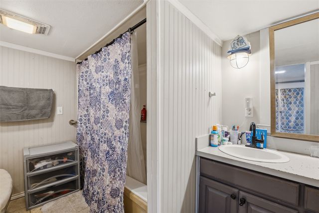 500 W Rucker Street, Granbury, TX 76048