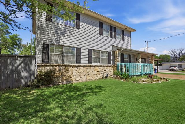 500 W Rucker Street, Granbury, TX 76048