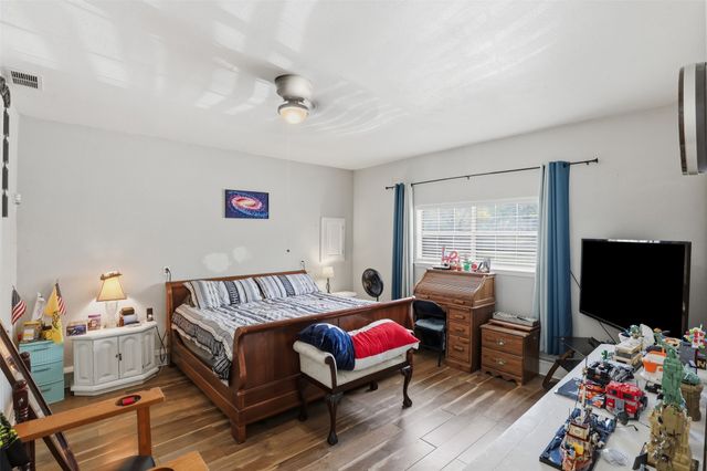 500 W Rucker Street, Granbury, TX 76048