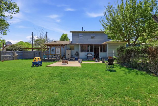 500 W Rucker Street, Granbury, TX 76048