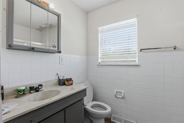 500 W Rucker Street, Granbury, TX 76048