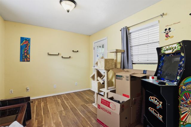 500 W Rucker Street, Granbury, TX 76048