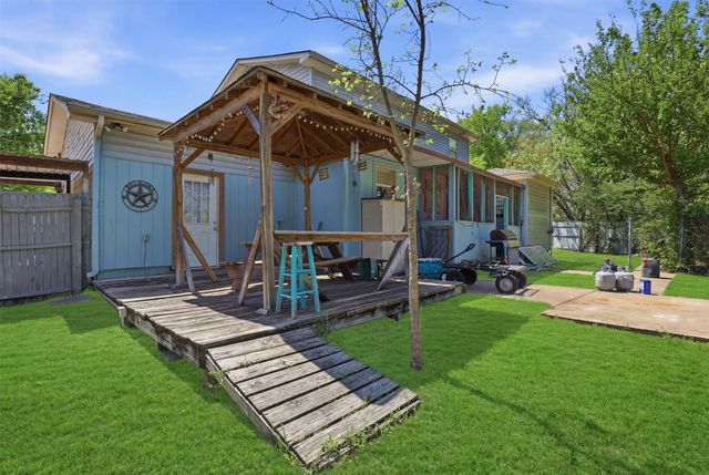 500 W Rucker Street, Granbury, TX 76048