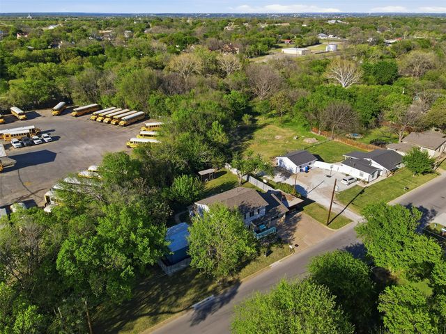 500 W Rucker Street, Granbury, TX 76048