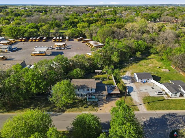 500 W Rucker Street, Granbury, TX 76048