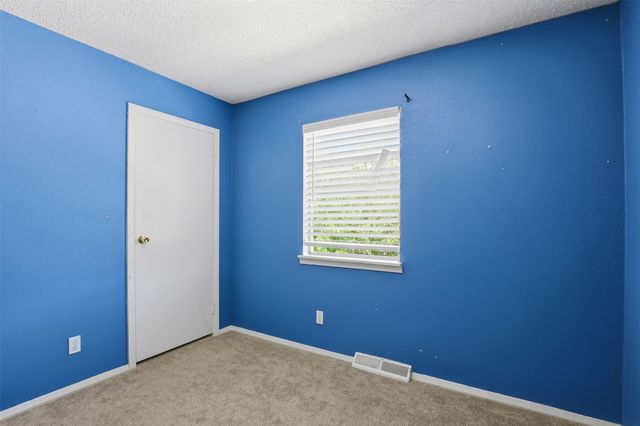 500 W Rucker Street, Granbury, TX 76048