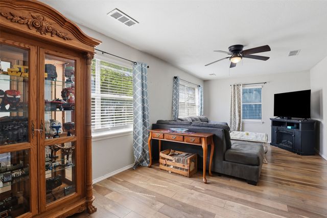 500 W Rucker Street, Granbury, TX 76048