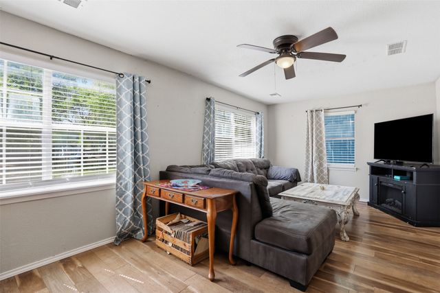 500 W Rucker Street, Granbury, TX 76048