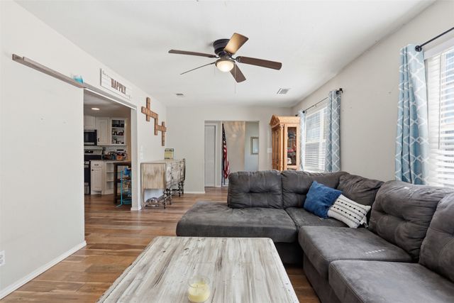 500 W Rucker Street, Granbury, TX 76048